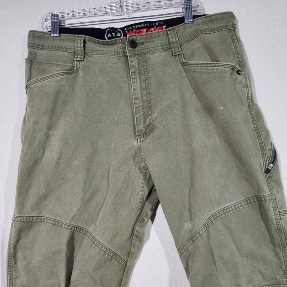 Wrangler ATG Men's Utility Pants Workwear Green Size 36x34 Slight Distressing - Picture 1 of 13